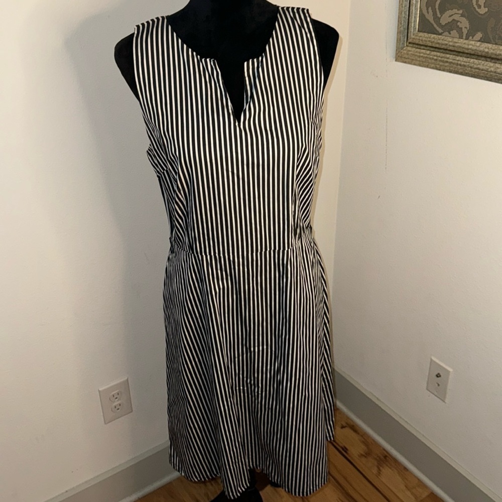 LOFT striped fit and flare split neckline sleeveless dress Sz 10